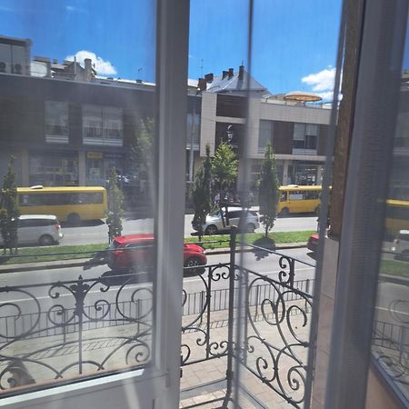 Двокімнатна Квартира Біля Оперного Театру Lviv Kültér fotó